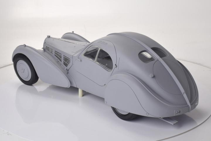 Actual product image 1:8 IXO Bugatti 57 SC