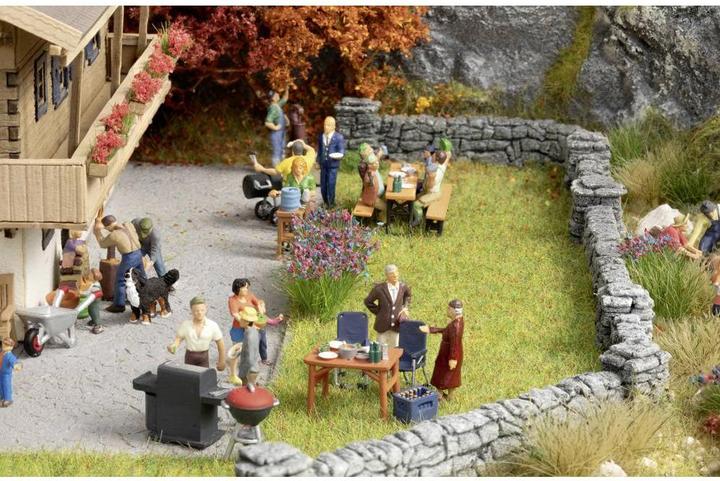 Actual product image Noch H0 figures barbecue