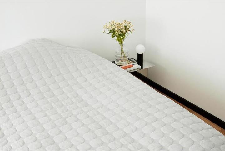 Produktbild HAY Mega Dot Bedspread W195 x L245 - Ivory