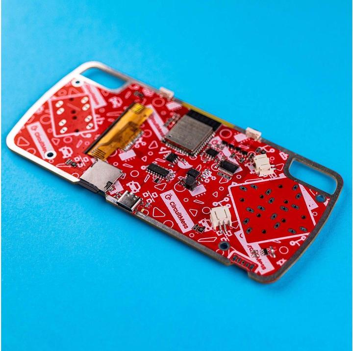 Produktbild CircuitMess ByteBoi - Retro Spielkonsole - Elektronik Bausatz (Englisch)