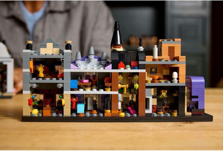 Actual product image LEGO Die Zauberläden der Winkelgasse (76444, LEGO Harry Potter)
