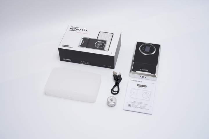 Produktbild Viltrox Retro 12X RGB Pocket LED Light (Videoleuchte)