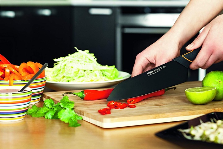Actual product image Fiskars Santoku (17 cm)
