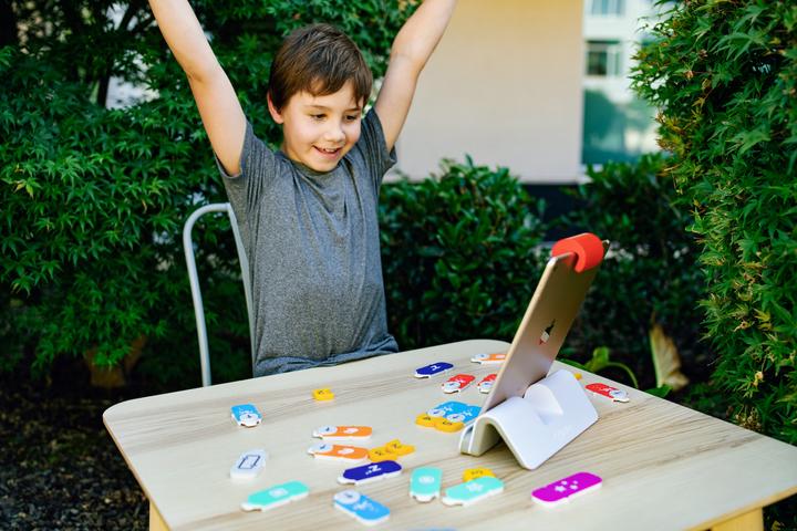 Immagine prodotto Play Osmo Starter Kit di codifica per iPad inclusa la base Osmo (Francese, Inglese)