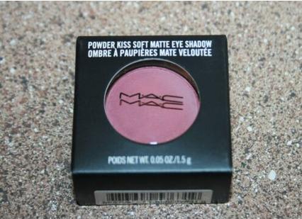 Image du produit MAC Cosmetics Powder Kiss Soft Matte Eye Shadow (Mûri)