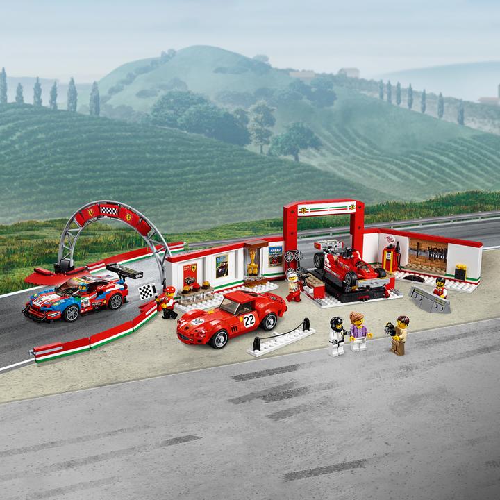 Actual product image LEGO Ferrari Ultimate Garage (75889, LEGO Speed Champions)