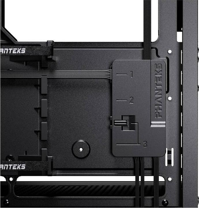 Actual product image Phanteks NexLinq Hub
