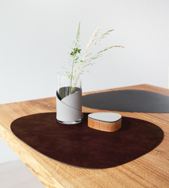 Image du produit Lind DNA DOUBLE BULL Set de table Curve L brown/black (1 pcs)