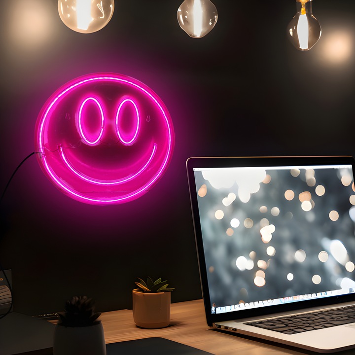 Actual product image Mad Monkey - Smiley face lamp