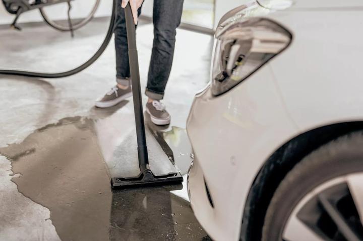 Actual product image Kärcher WD 2 Plus V-12/4/18 (Wet dry vacuum cleaner)