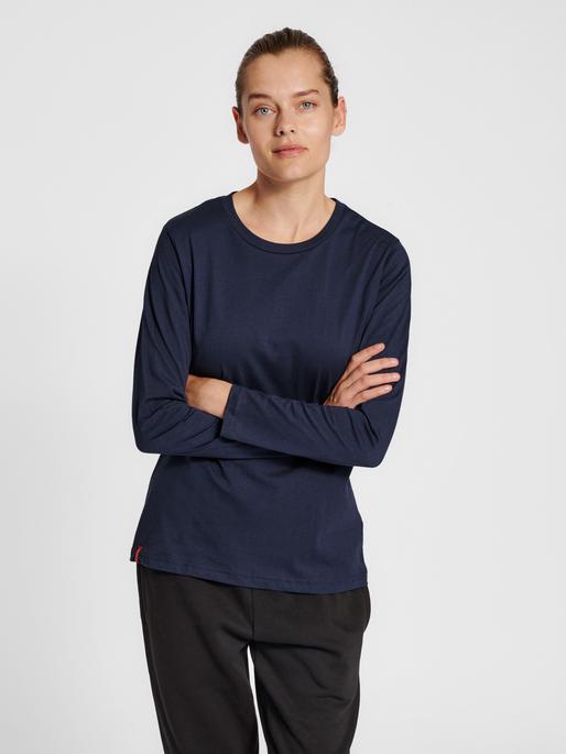 Actual product image hummel Red Basic T-Shirt L/S Woman (XS)