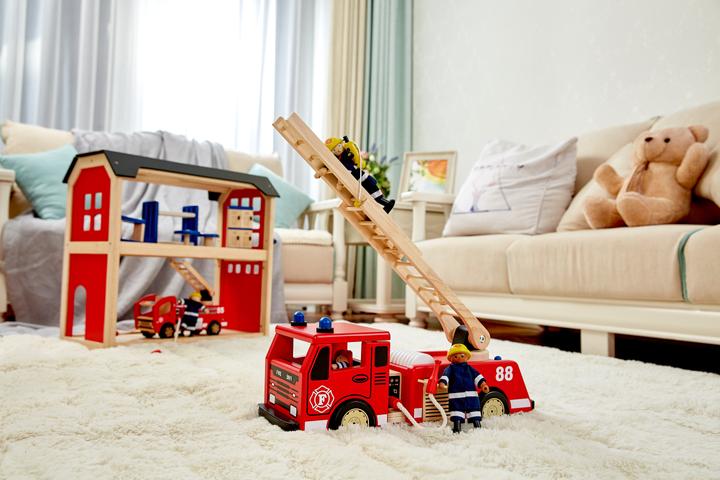 Actual product image Pintoy Fire engine