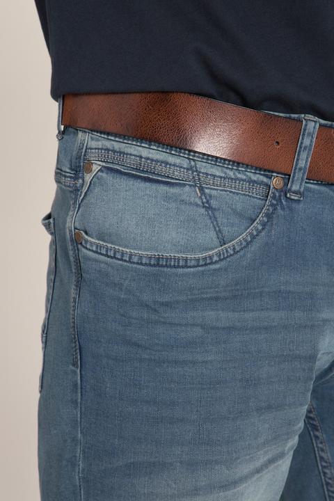 Image du produit JP1880 Bermuda en jean ultra-léger. Coupe Regular Fit, 5 poches. Disponible jusqu'au 74. (70)
