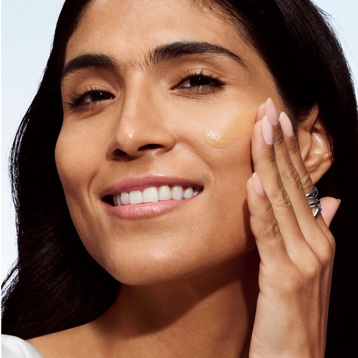 Produktbild Clinique Even Better Clinical Vitamin Makeup SPF 50 (2, Medium Cool)