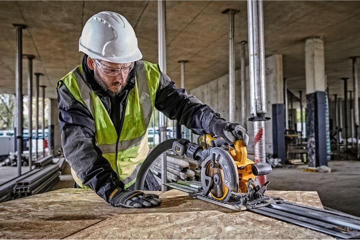 Actual product image DeWalt Cordless handheld circular saw