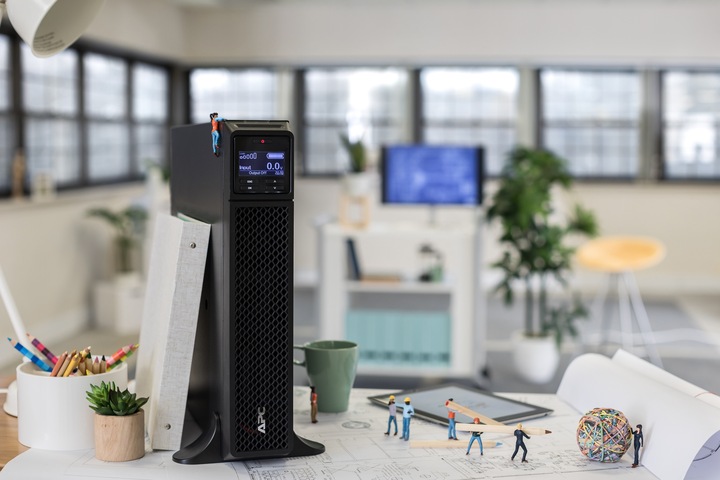 Immagine prodotto APC Usv Srt3000xli, 3000va/2700w (3000 VA, 2700 W, Doppio convertitore online UPS)