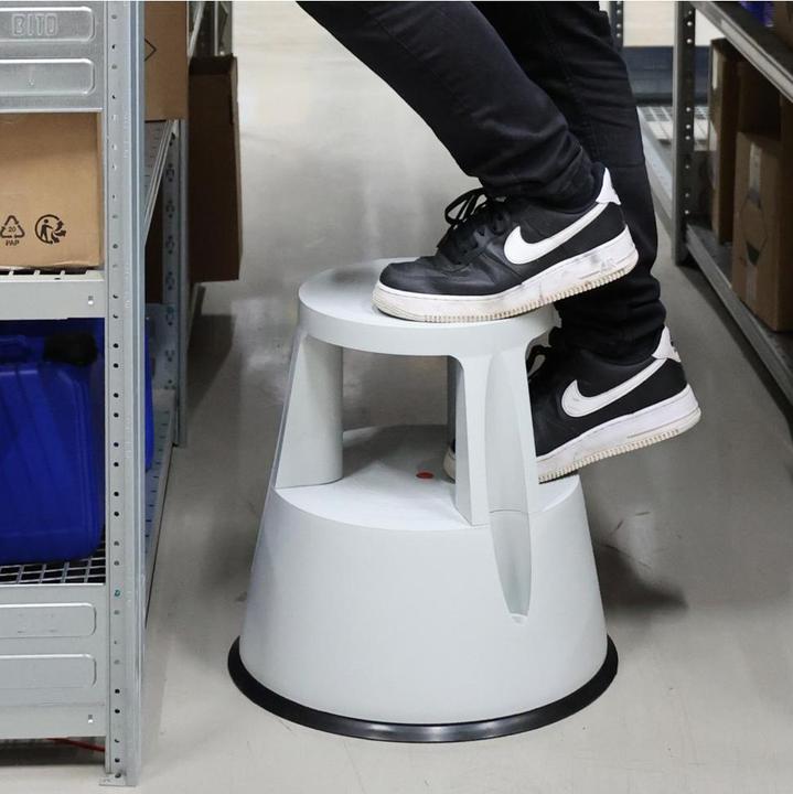 Actual product image Dönges Roller stool, grey, RAL 7035 (grey) (Stile, 43.30 cm)