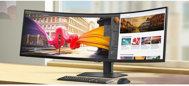 Actual product image Samsung S95UC (5120 x 1440 pixels, 49")