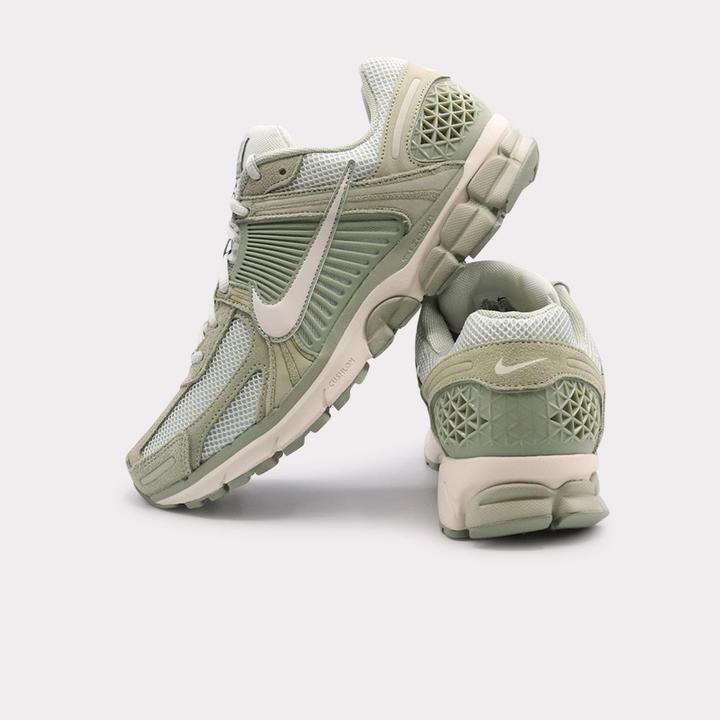 Produktbild Nike Zoom Vomero 5 (46)