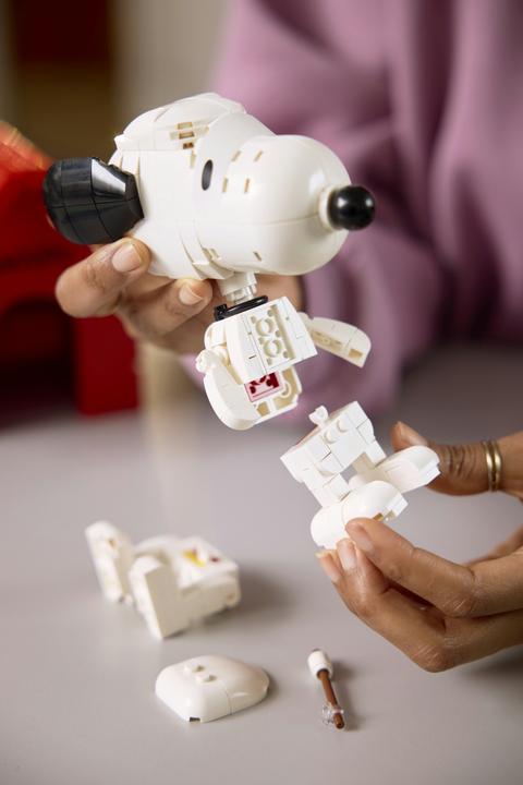 Produktbild LEGO Peanuts: Snoopys Hundehütte (21368, LEGO Ideas)