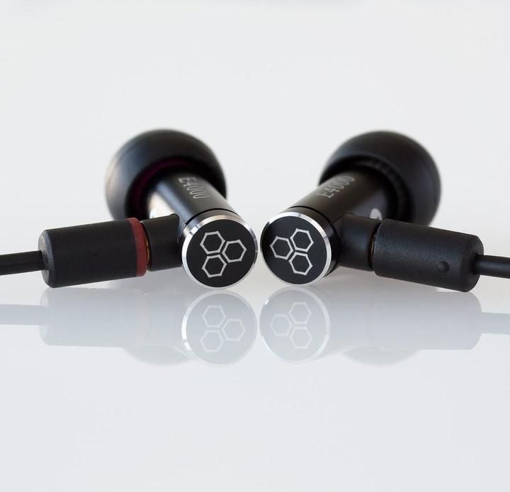 Actual product image FINAL E4000 (Cable)