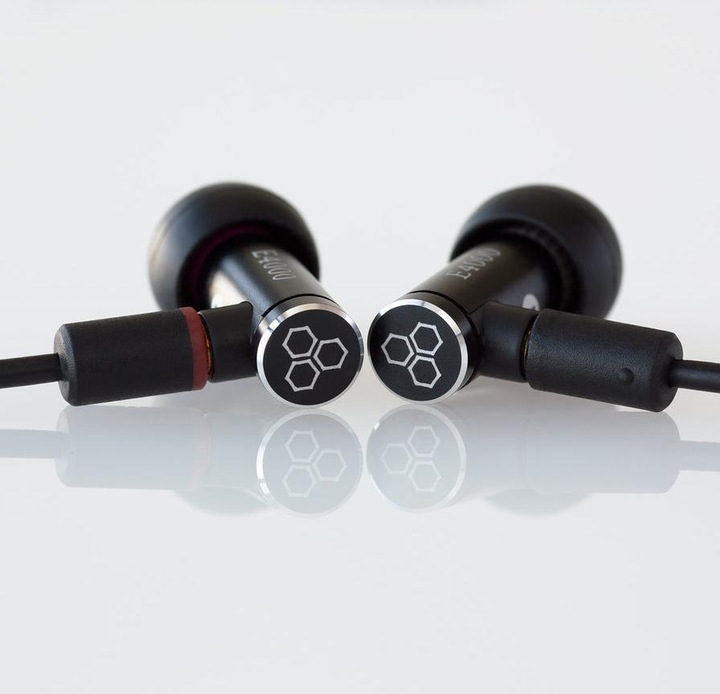 Actual product image FINAL E4000 (Cable)