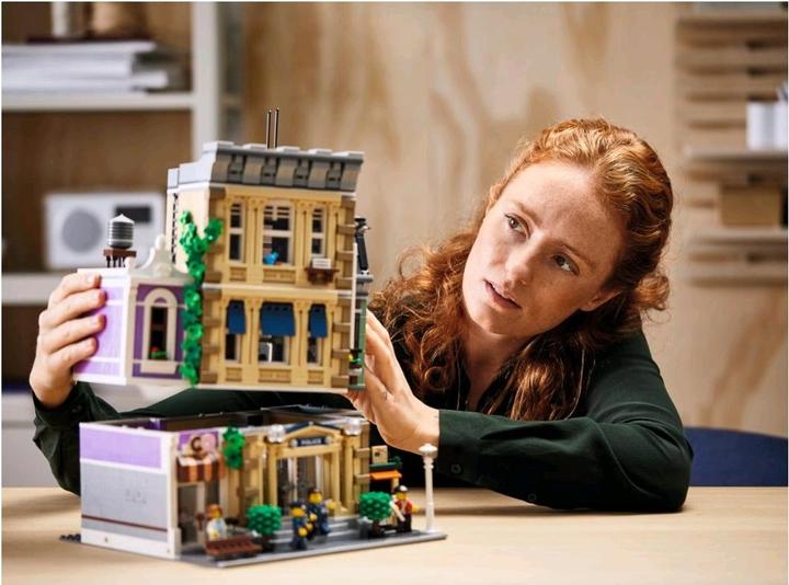 Produktbild LEGO Polizeistation (10278, LEGO Creator Expert, LEGO Seltene Sets)
