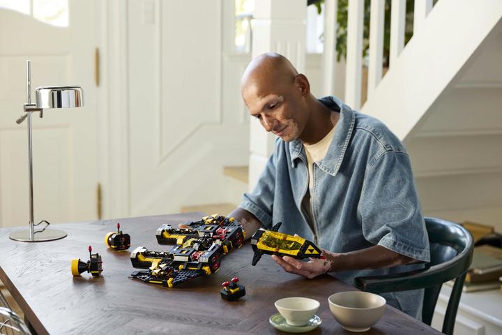 Actual product image LEGO Blacktron Renegade (10355, LEGO Icons, LEGO Rare sets)