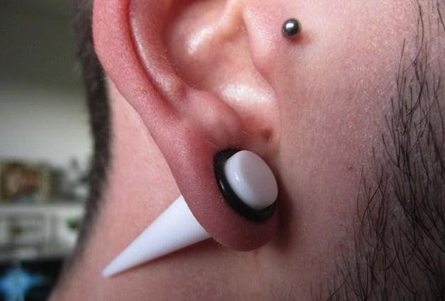 Produktbild Hermex 18mm Ohr Plug Expander Dehnungsstecker Piercing aus Weissen Bioplastik - Weiss (Acryl, Silikon)