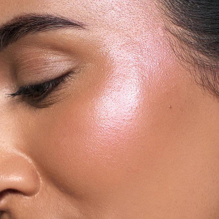 Produktbild Zoeva Samtige Liebe Flüssiger Highlighting Rouge (Pink Nectar)