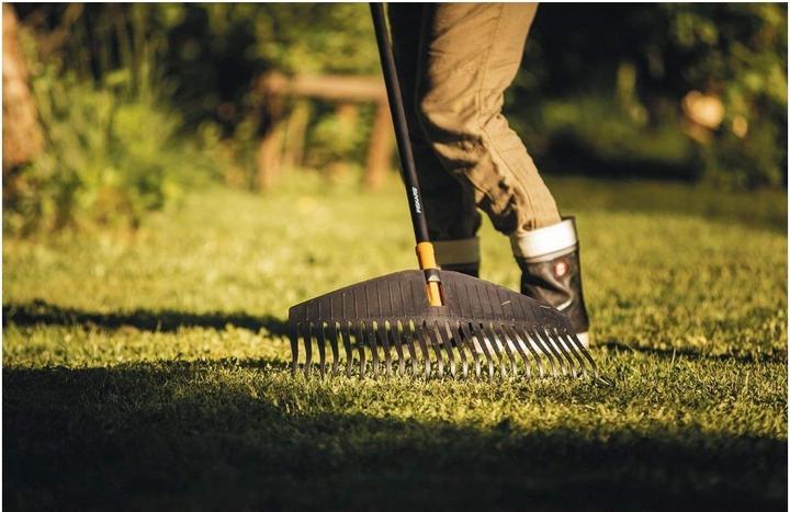 Produktbild Fiskars Laubbesen Solid