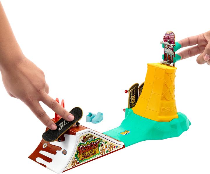 Actual product image Hot Wheels SKATE Dessert Skate Park
