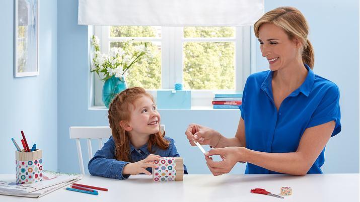 Produktbild tesa 10x tesafilm TRANSPARENT - mit starker Haftung - alterungsbeständig und reissfest (15 mm)