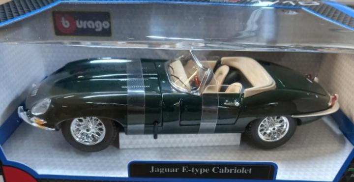 Produktbild Bburago Modellauto Jaguar E-Type Cabriolet 1961 Massstab 1:18