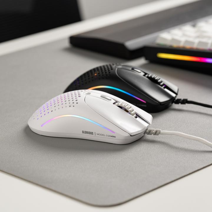 Produktbild Glorious Model O 2 Mini Gaming Maus, RGB - weiss (Kabelgebunden)