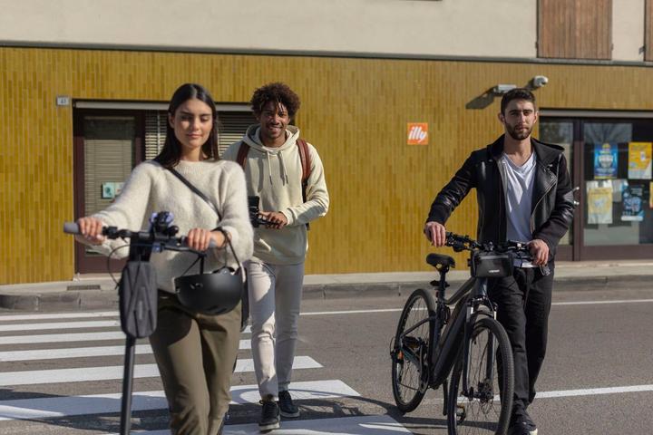 Immagine prodotto Newrban Supporto per volante per smartphone Cellularline Nero