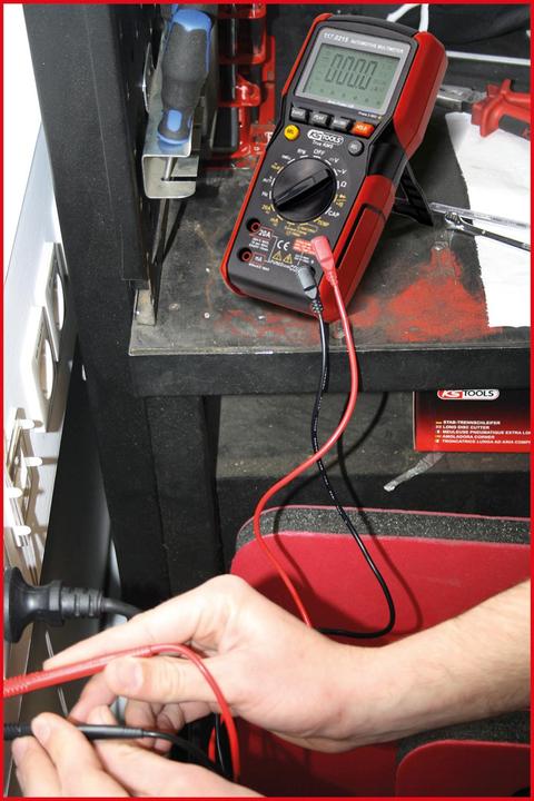 Produktbild KS Tools Digital Multimeter inkl. Prüfspitzen mit integriertem Schlagschutz (CAT IV 600V, CAT III 1000V)