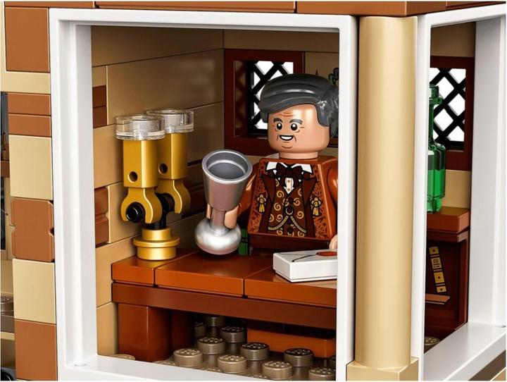 Actual product image LEGO Astronomy Tower at Hogwarts Castle (75969, LEGO Harry Potter, LEGO Rare Sets)