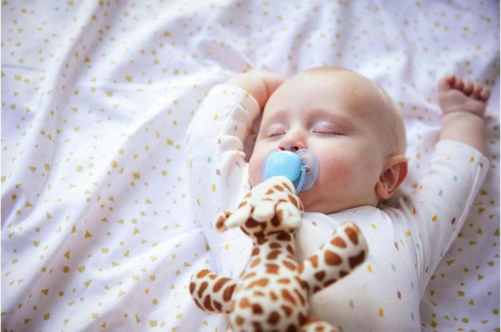 Produktbild Philips Avent Snuggle Giraffe (1 x, ab Geburt)