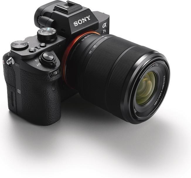 Produktbild Sony Alpha 7 II (28 - 70 mm, 24 Mpx, Vollformat)