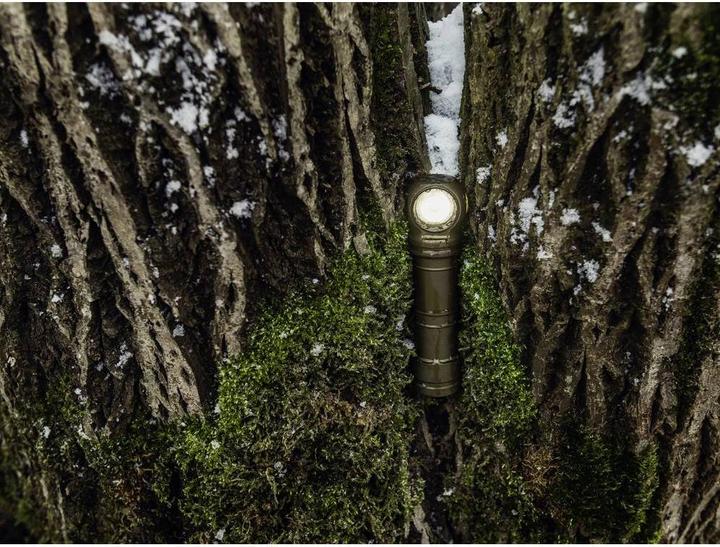Actual product image ArmyTek Wizard C2 Pro Max Olive White LED torch with belt clip, with holster battery-powered 40 (12.15 cm, 4000 lm)
