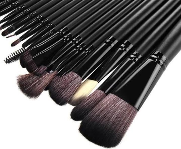 Actual product image PRO-mounts 24x Make-up brushes - Black (Concealer)