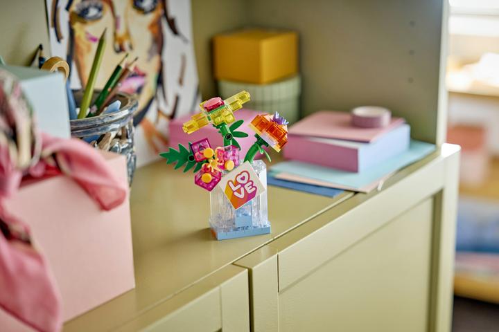 Produktbild LEGO Parfümflasche mit Blumendeko