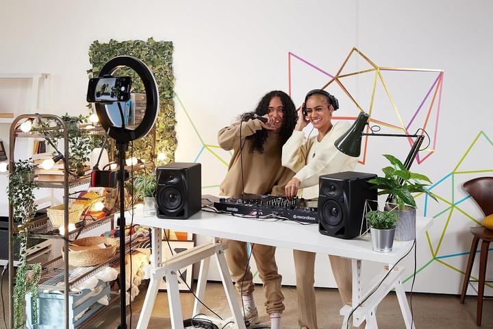 Actual product image Pioneer DJ DM-50D (Active, Pair)