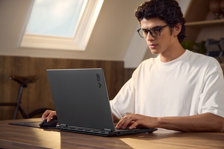 Image du produit ASUS TUF Gaming A16 RTX 4060 (15.98", AMD Ryzen AI 9 HX 370, 16 Go, 1000 Go, DE)