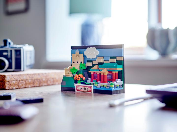 Actual product image LEGO Creator postcard from Beijing (40654)