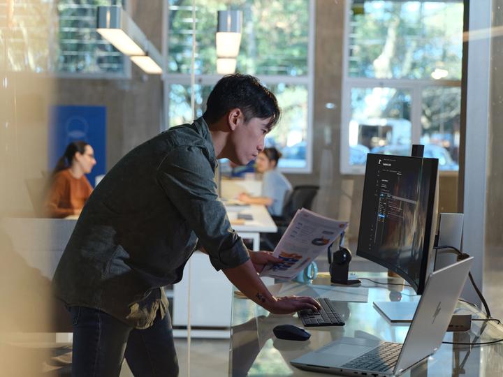 Produktbild HP G1i 16 (16", 1000 GB, 32 GB, Eng. Int., Intel Core Ultra 9 285HX)