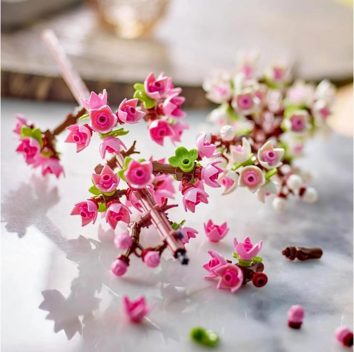 Actual product image LEGO Cherry blossom (40725, LEGO Iconic)
