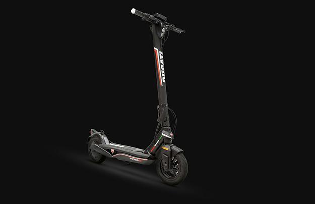 Immagine prodotto Ducati E-Scooter Pro-III (25 km/h, 50 km, 350 W)