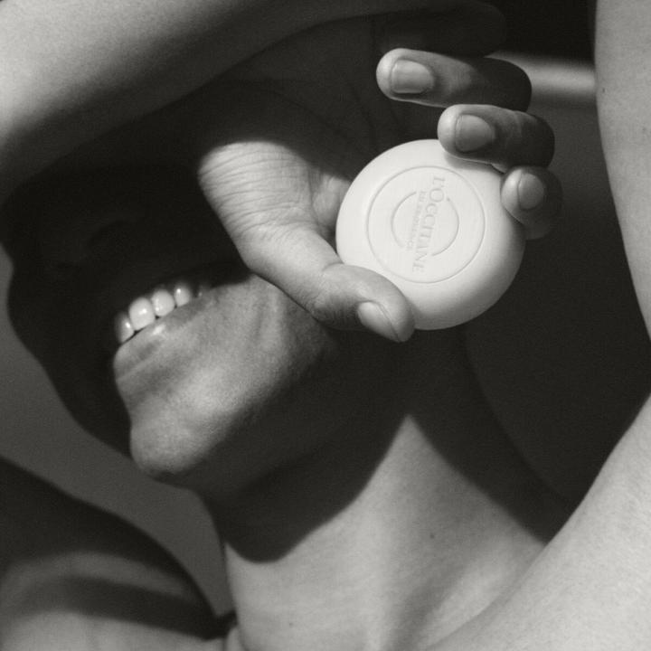 Produktbild L'Occitane Solid Face Cleanser With Shea Butter (Gesichtsseife)